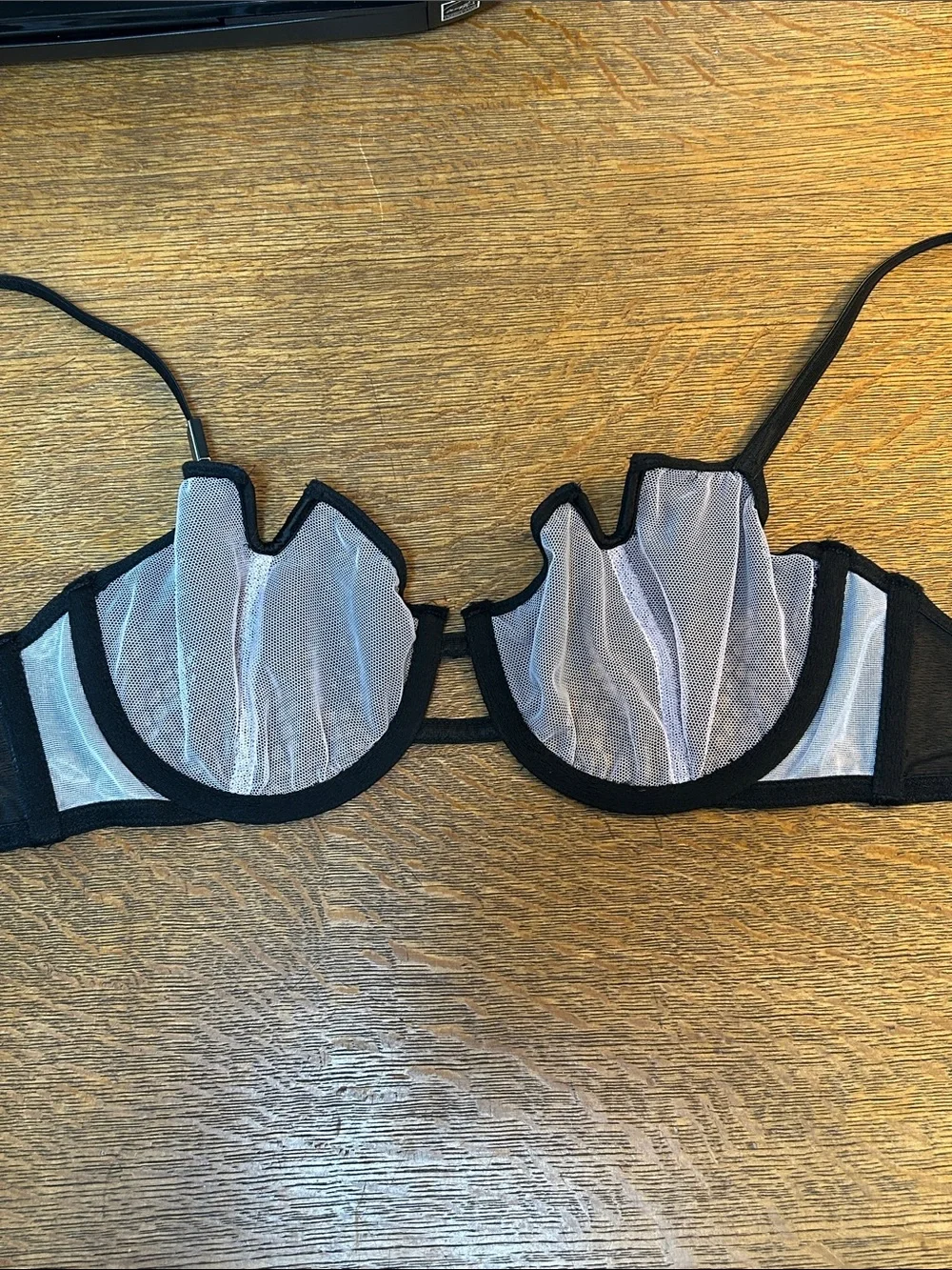 NWOT Victoria's Secret Very Sexy Balconet Black Lace Faux Leather trim Bra 32D